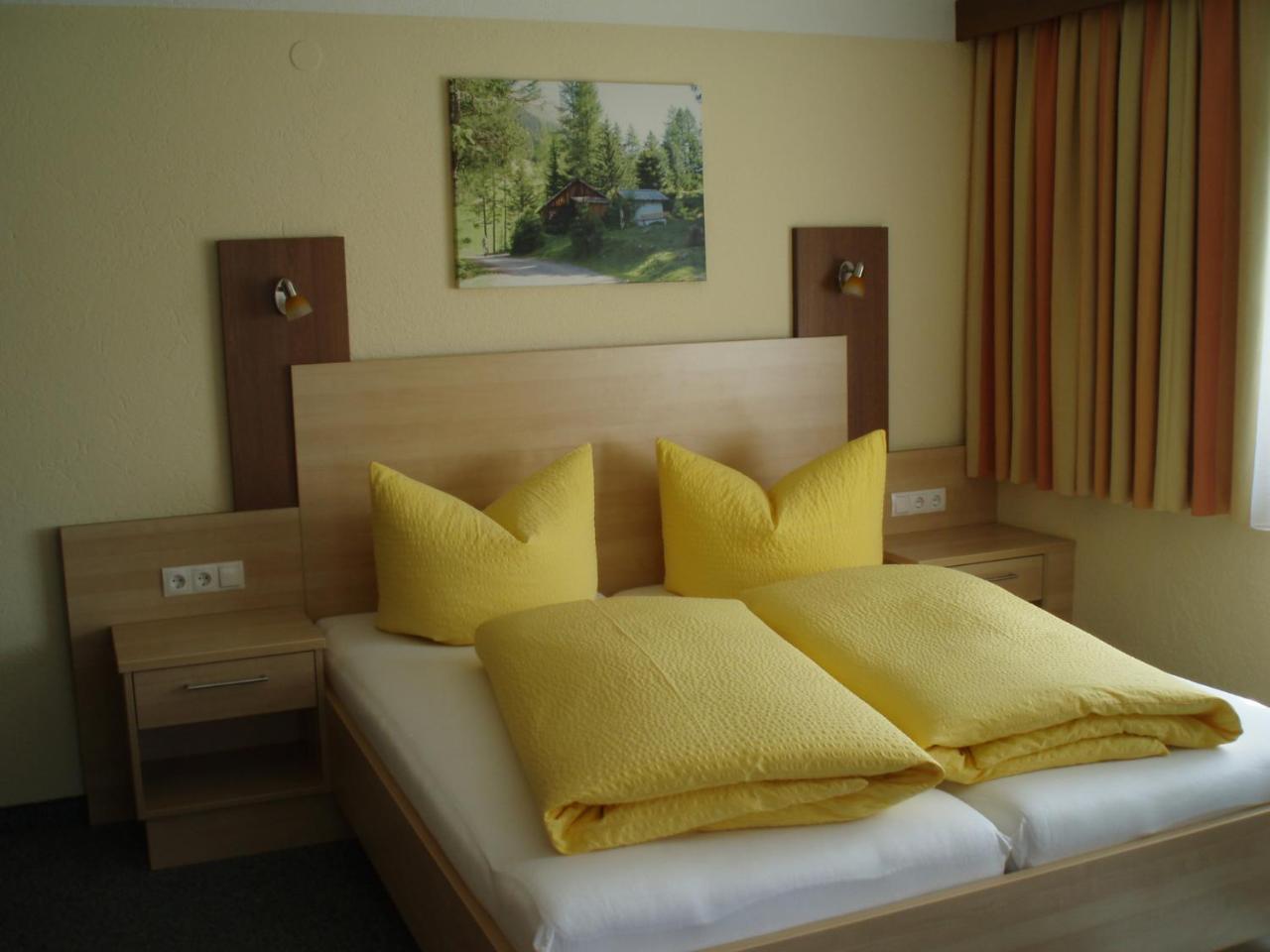 Haus Wiesenblick Homestay *
